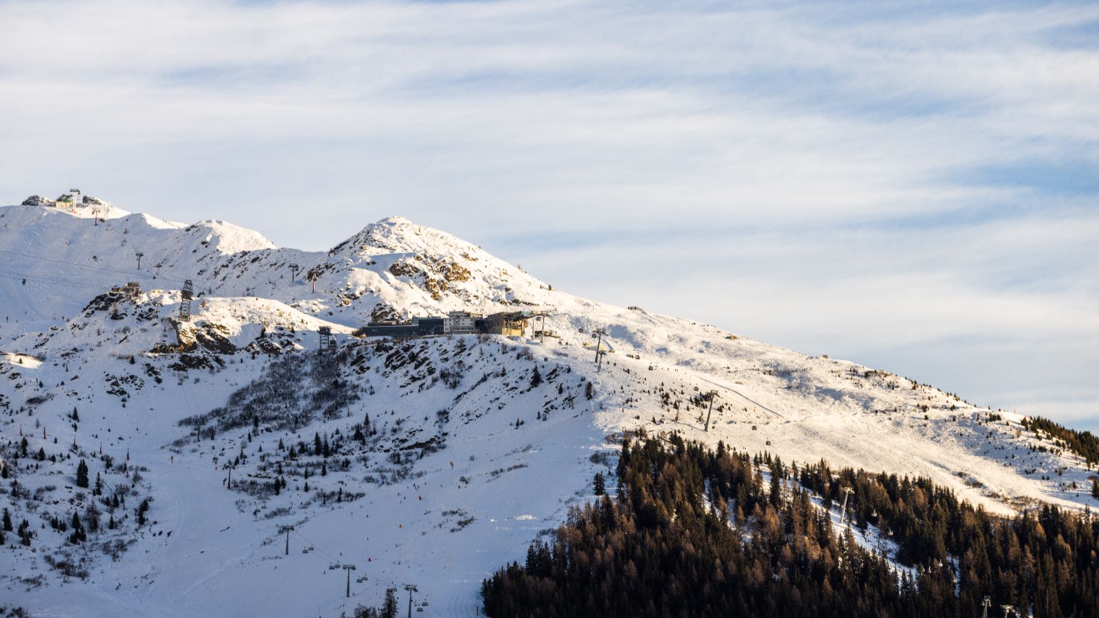Luxury-ski-chalet-Sirocco -oxford-skiVerbier mountains with ski lifts.jpg