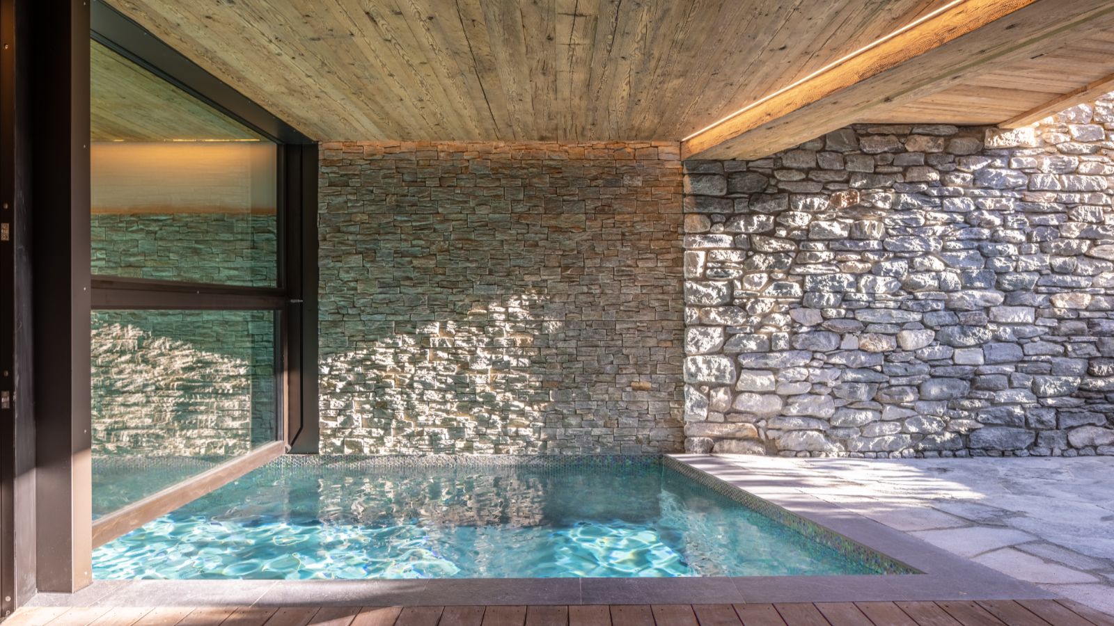 Luxury-ski-chalet-Sirocco -oxford-ski- Outdoor swimming pool.jpg