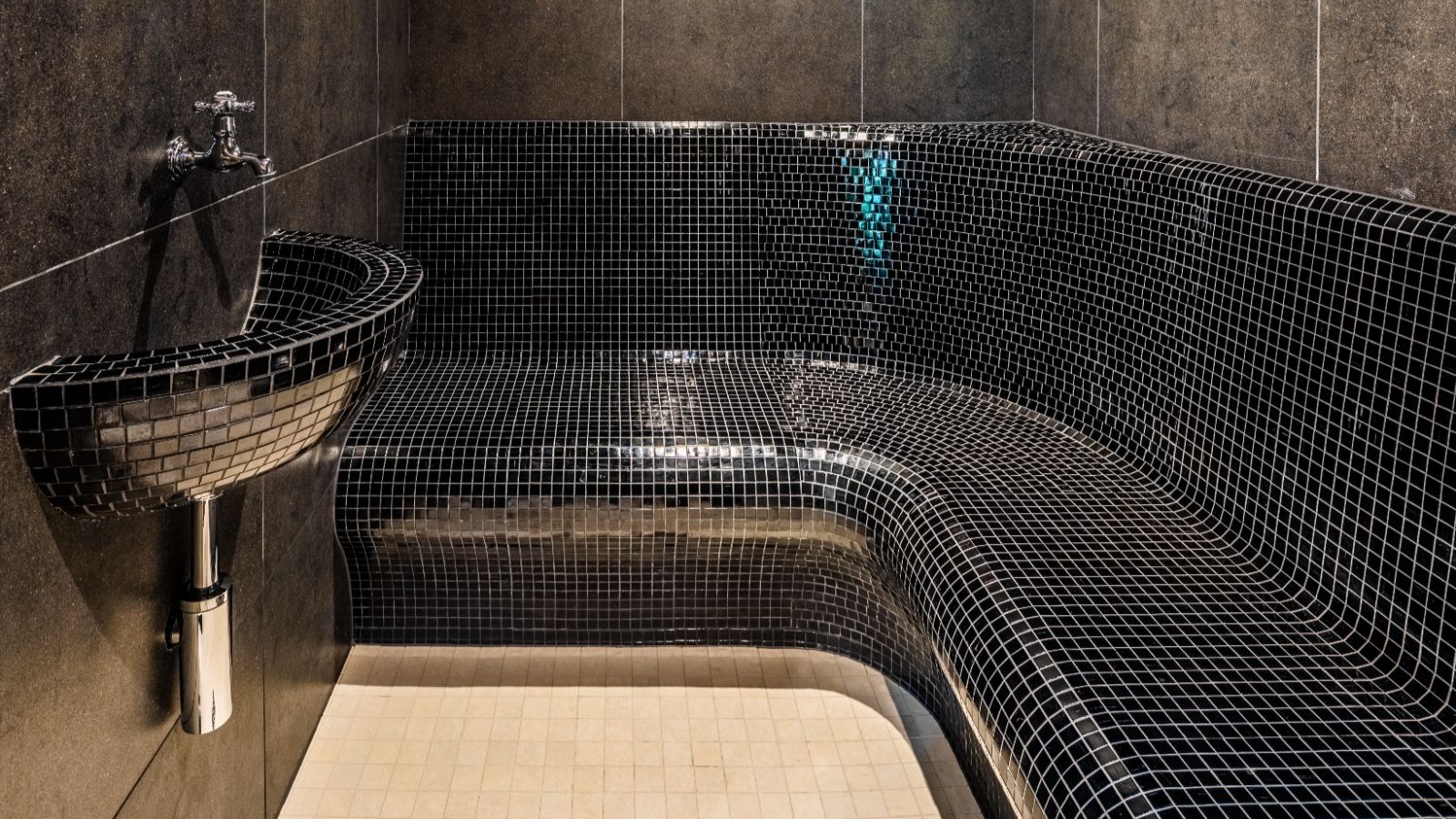 Luxury-ski-chalet-Sirocco -oxford-ski hamam.jpg