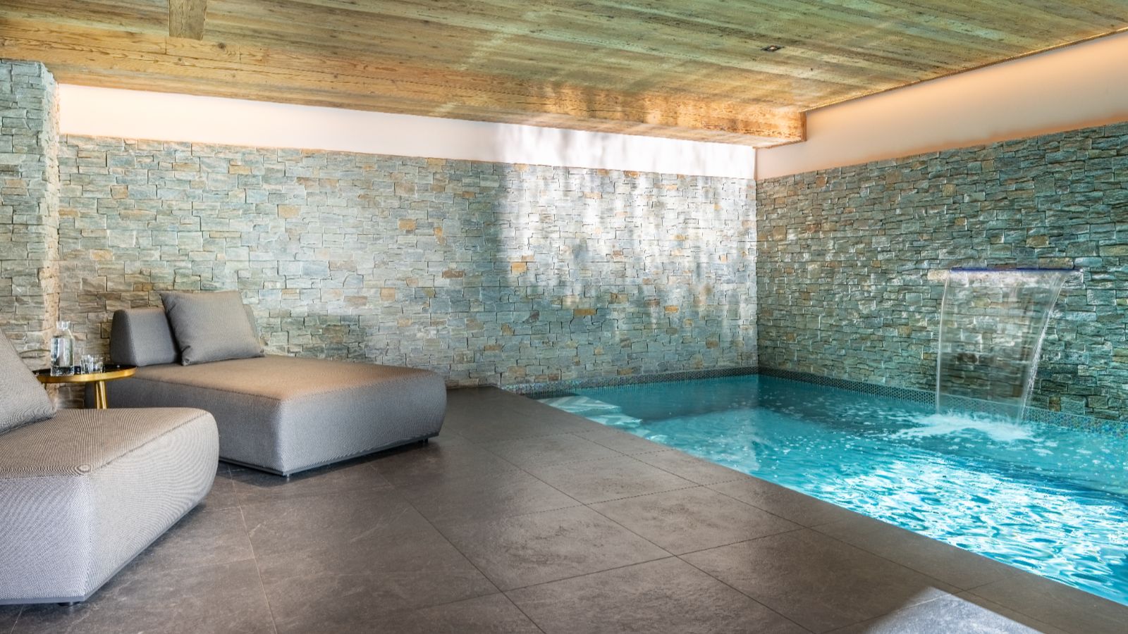 Luxury-ski-chalet-Sirocco -oxford-ski indoor swimming pool.jpg