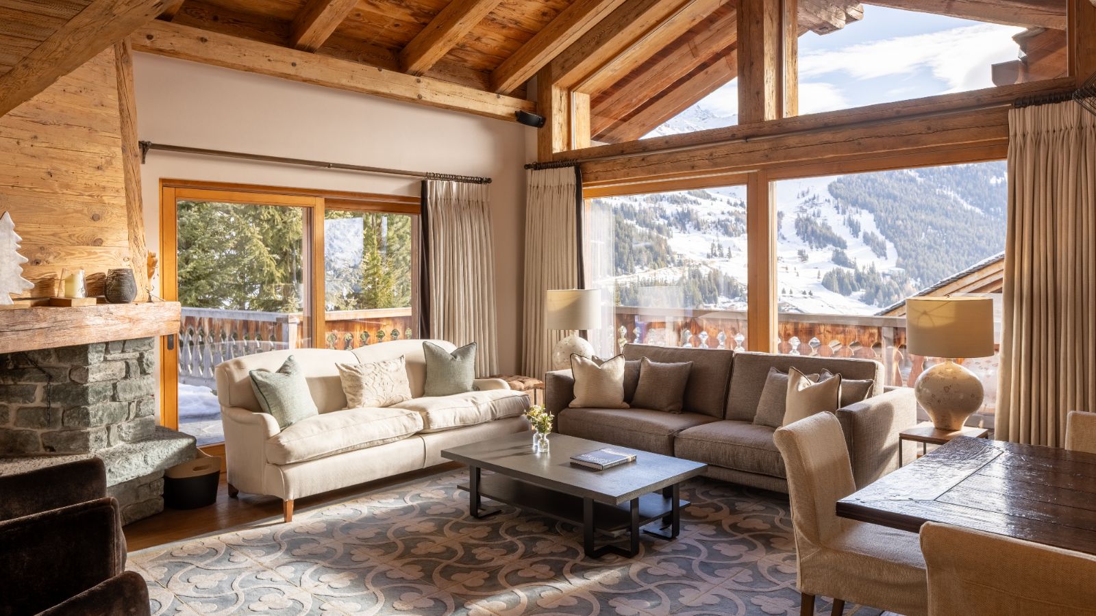 Luxury-ski-chalet-Sirocco -oxford-ski living room (4).jpg