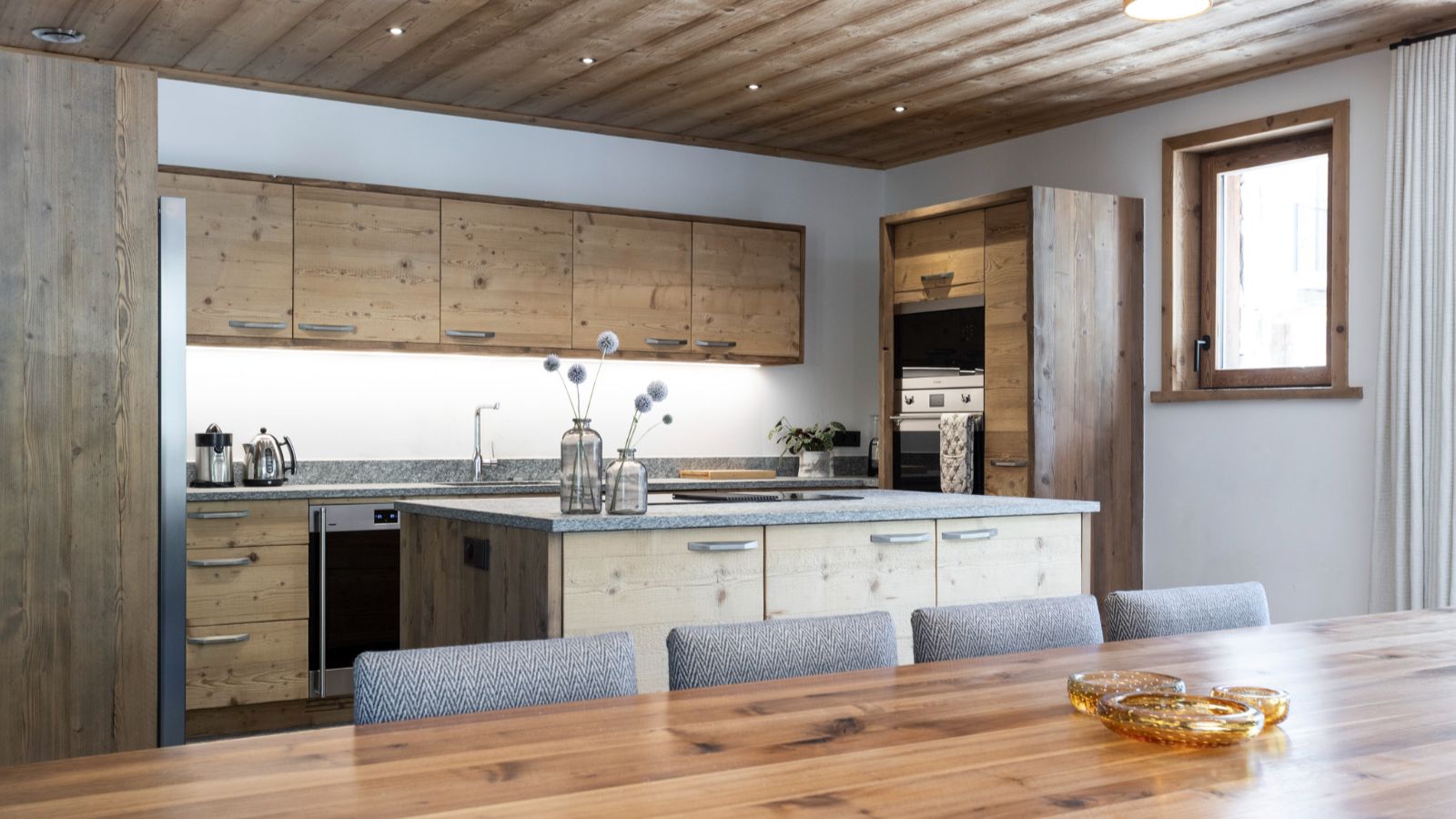 Luxury-ski-chalet- Cala Stonepine-name-oxford-ski Kitchen.jpg