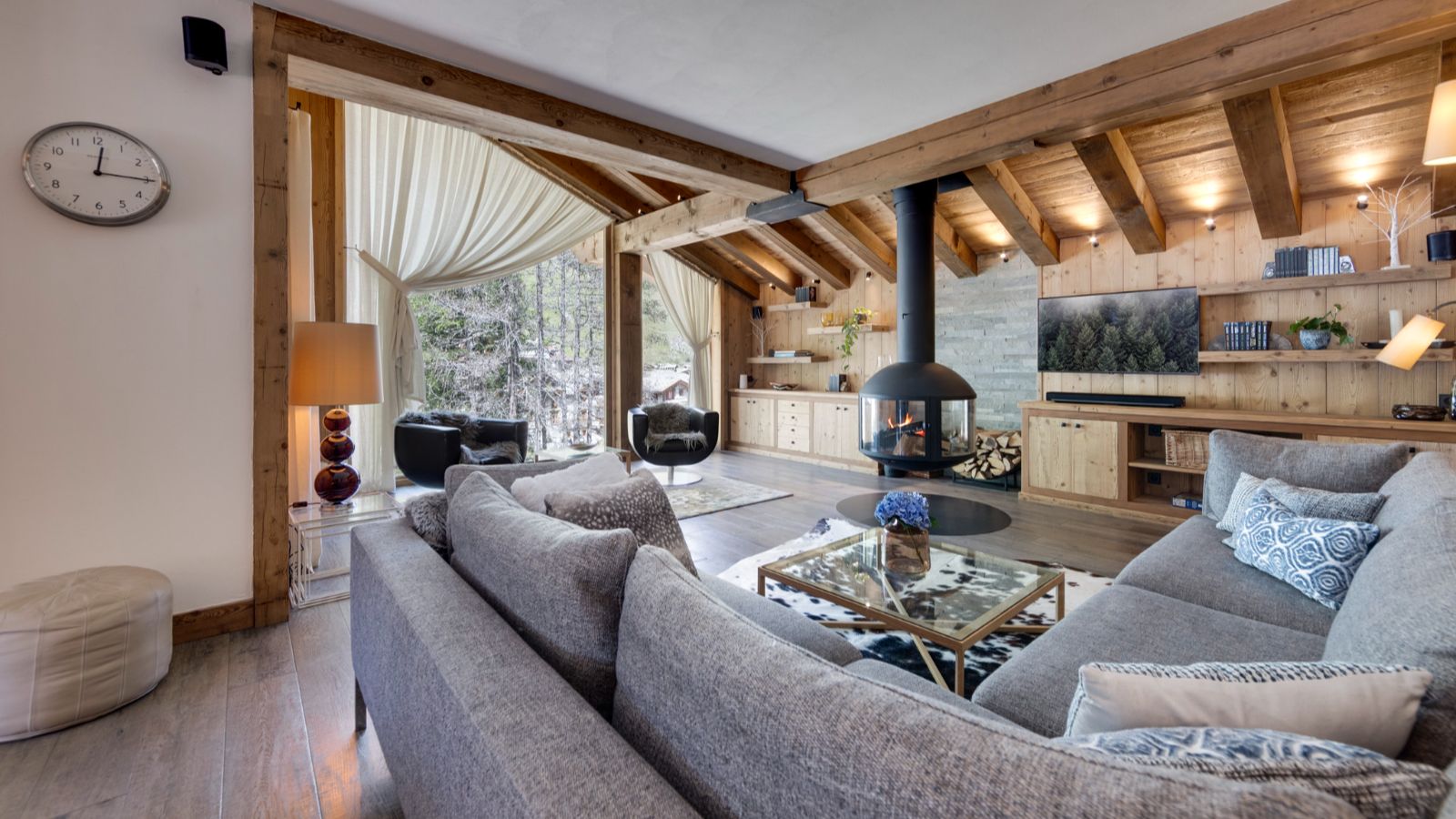 Luxury-ski-chalet- Cala Stonepine-name-oxford-ski Lounge.jpg