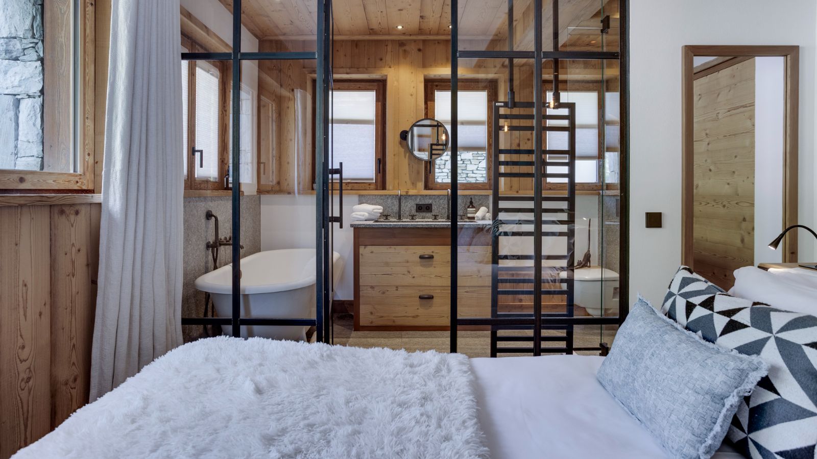 Luxury-ski-chalet- Cala Stonepine--oxford-sk (3).jpg