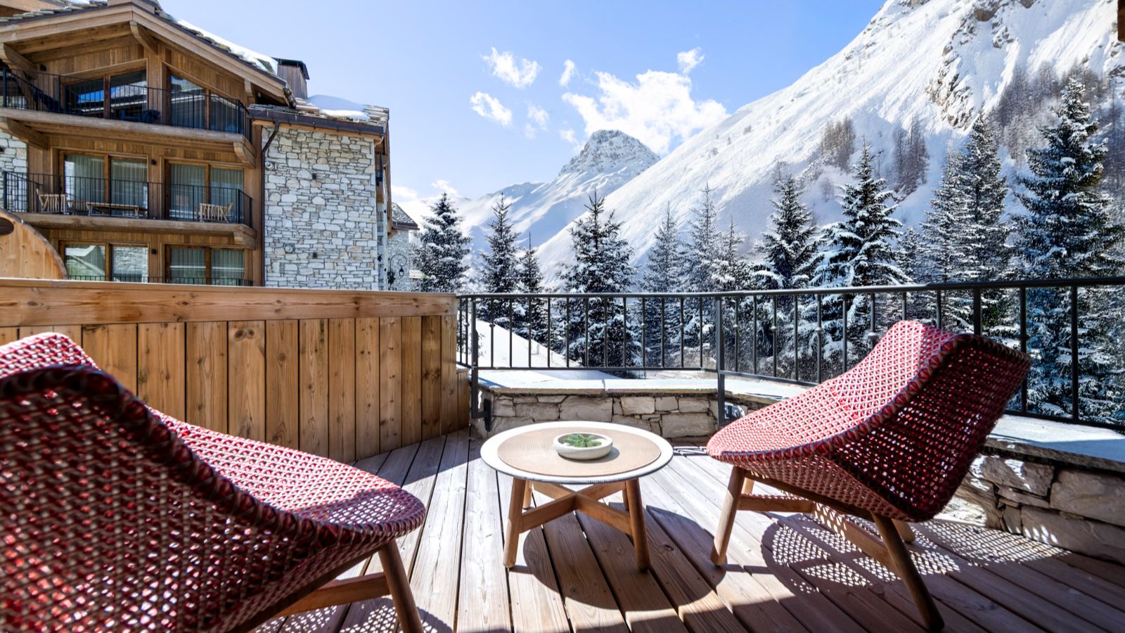 Luxury-ski-chalet- Cala Stonepine-name-oxford-ski Balcony.jpg