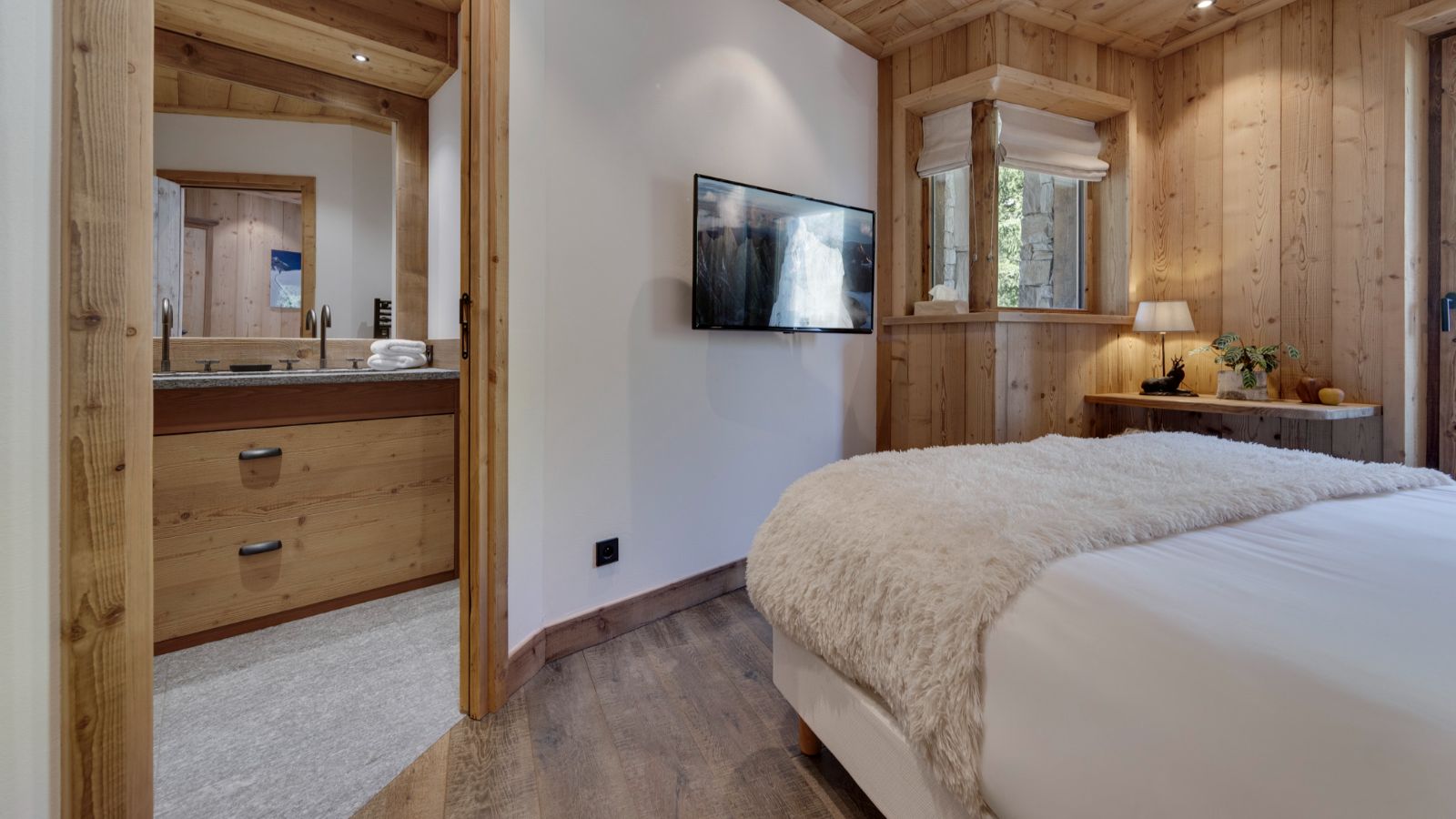 Luxury-ski-chalet- Cala Stonepine-name-oxford-ski bedroom.jpg