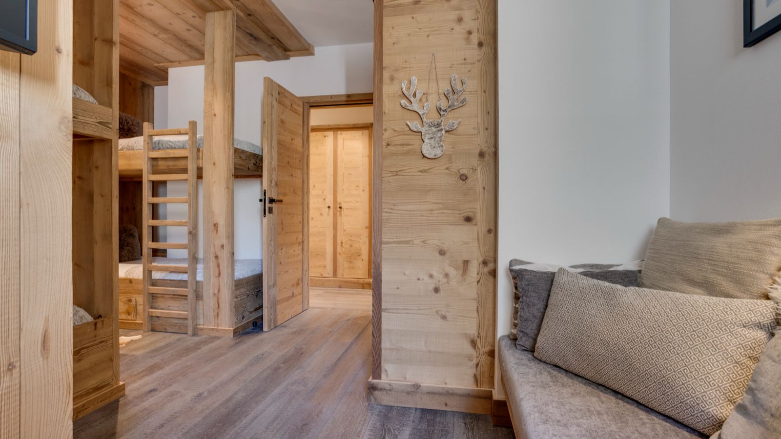 Luxury-ski-chalet- Cala Stonepine-name-oxford-ski- Bunk room.jpg