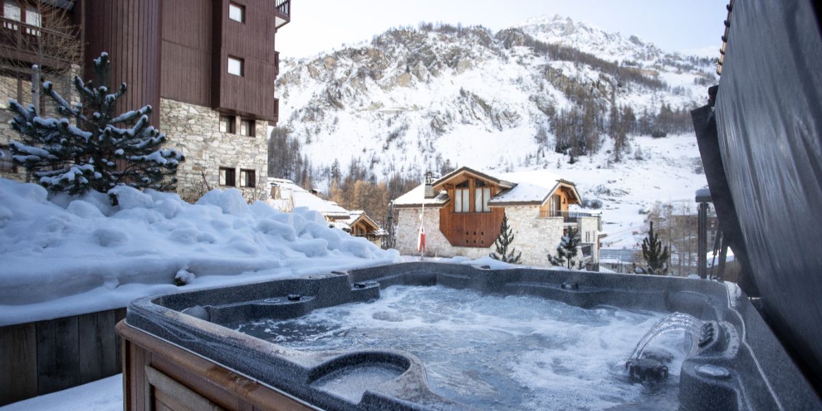 Luxury-Ski-Chalet-Val-d-Isere-La-Tene-Oxford-Ski-Jacuzzi.jpg