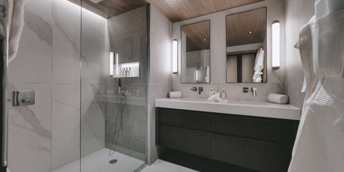 Luxury-Ski-Chalet-Val-D-Isere-Chalet-La-Tene-Oxford-Ski-Bathroom2.jpg