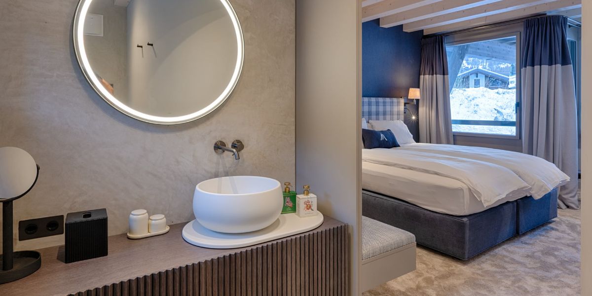 Luxury-Ski-Chalet-Zermatt-Dufourspitz-Lodge-Oxford-Ski-Bedroom (2).jpg