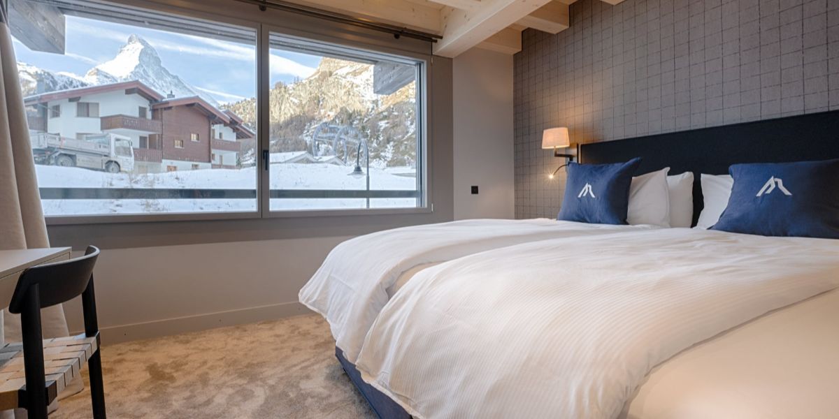 Luxury-Ski-Chalet-Zermatt-Dufourspitz-Lodge-Oxford-Ski-Bedroom (3).jpg