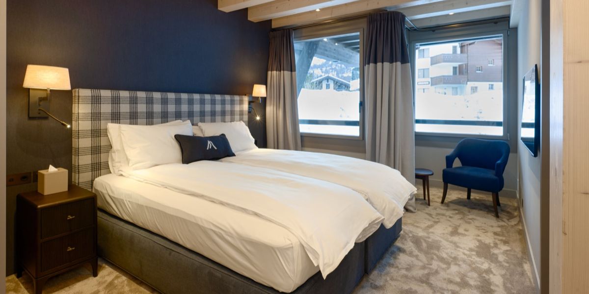 Luxury-Ski-Chalet-Zermatt-Dufourspitz-Lodge-Oxford-Ski-Bedroom (10).jpg