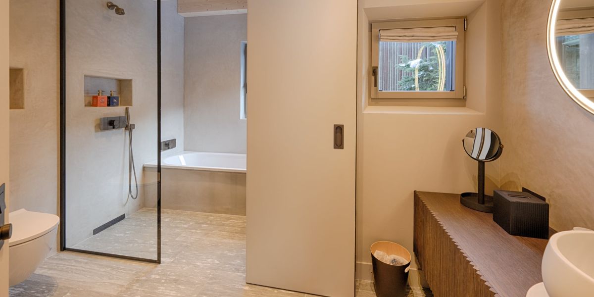 Luxury-Ski-Chalet-Zermatt-Dufourspitz-Lodge-Oxford-Ski-Bathroom.jpg