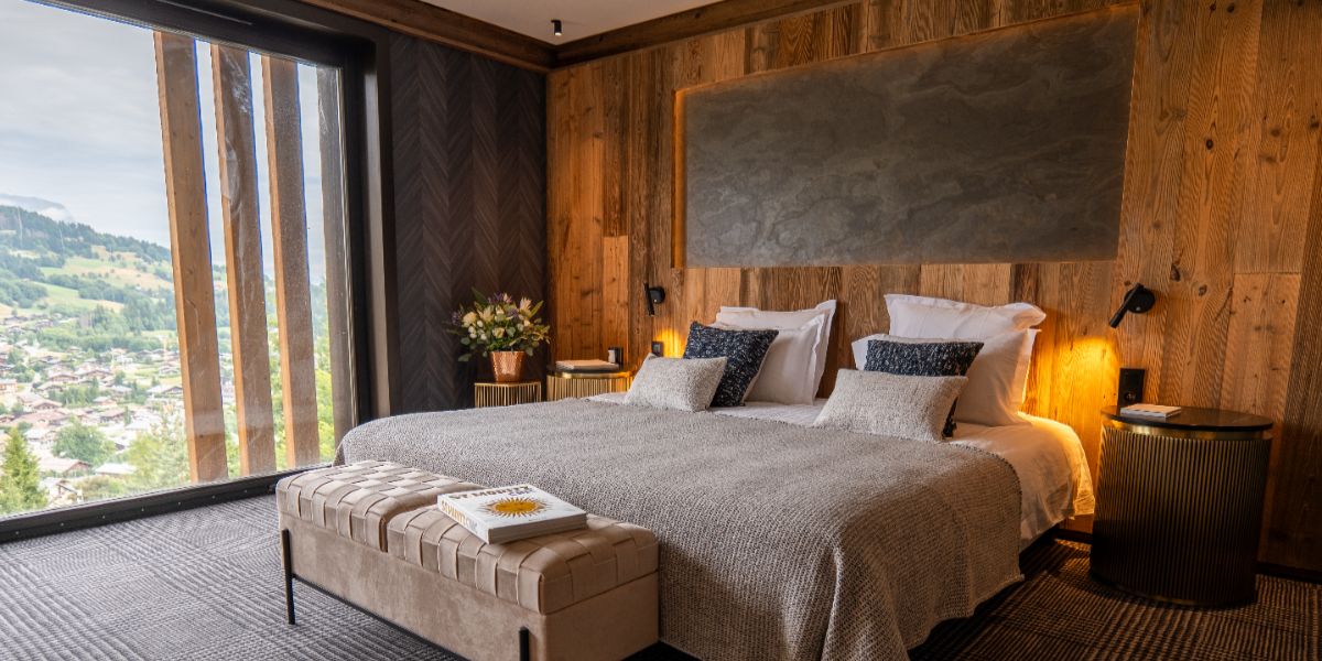 Luxury-Ski-Chalet-Megeve-Le-Loft-Alpin-Oxford-Ski-Bedroom (3).jpg