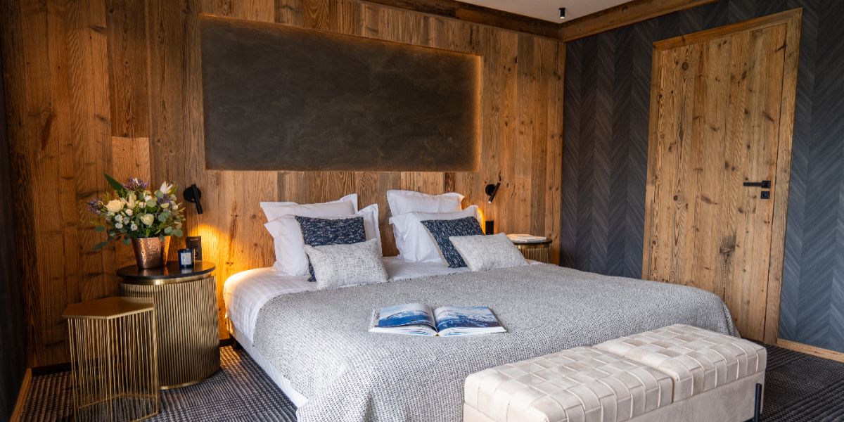 Luxury-Ski-Chalet-Megeve-Le-Loft-Alpin-Oxford-Ski-Bedroom (1).jpg