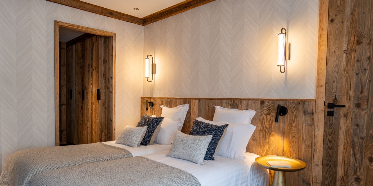 Luxury-Ski-Chalet-Megeve-Le-Refuge-Alpin-Oxford-Ski-Bedroom (4).jpg