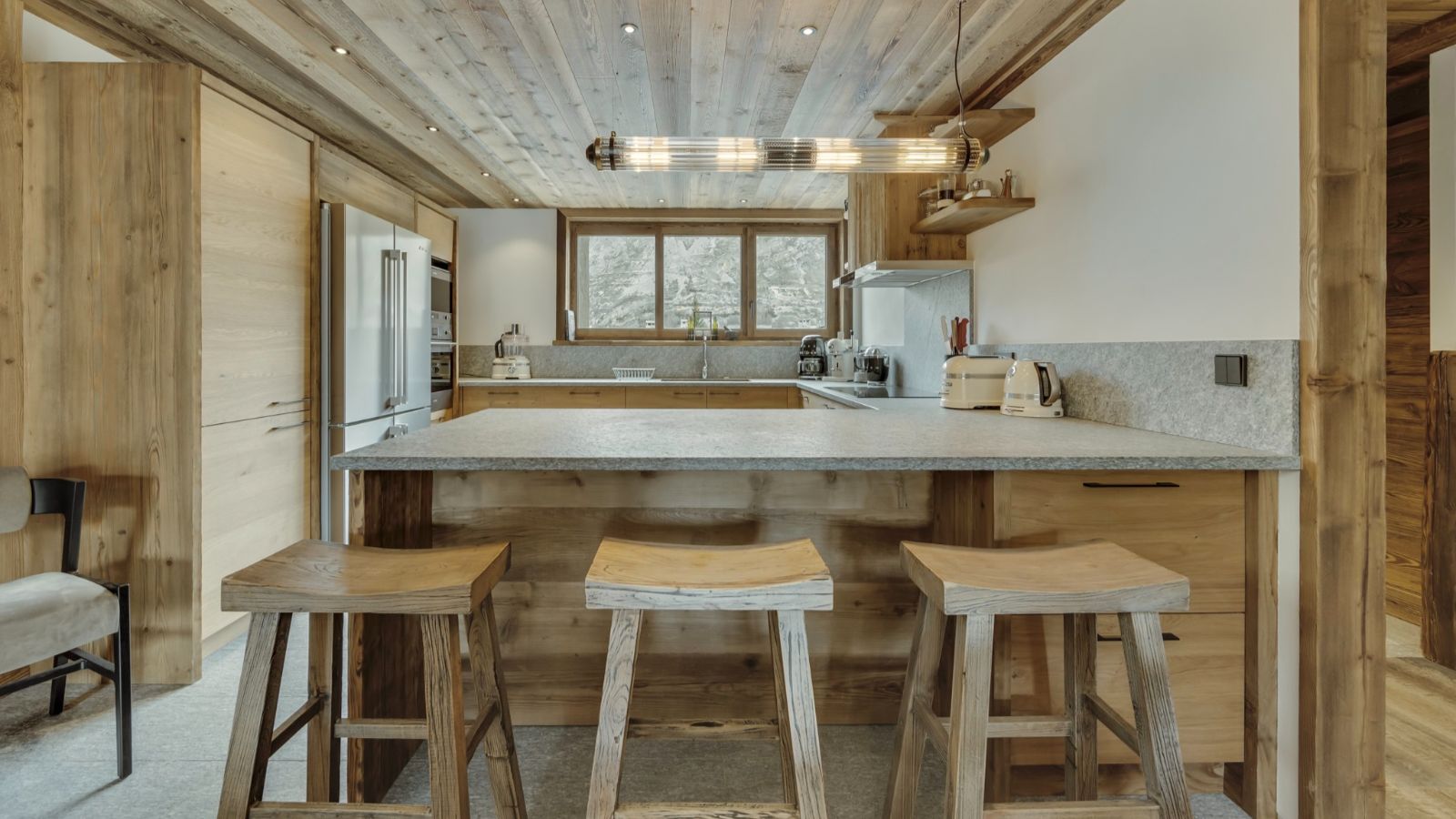 Luxury-ski-chalet-Cala Slopeside -oxford-ski Kitchen.jpg