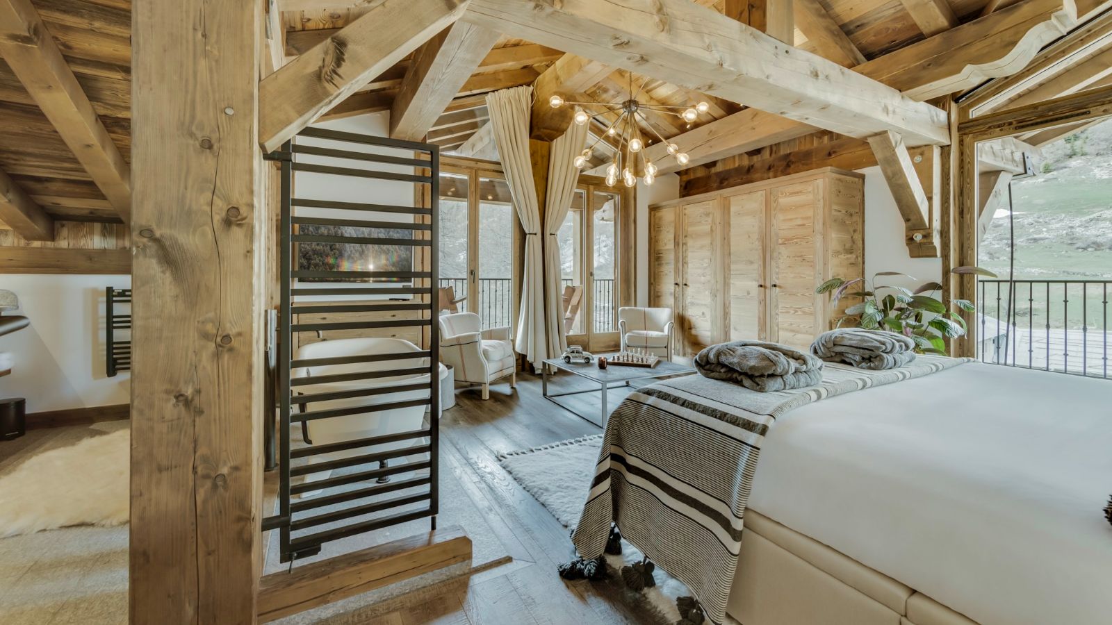 Luxury-ski-chalet-Cala Slopeside -oxford-ski , Bedroom.jpg