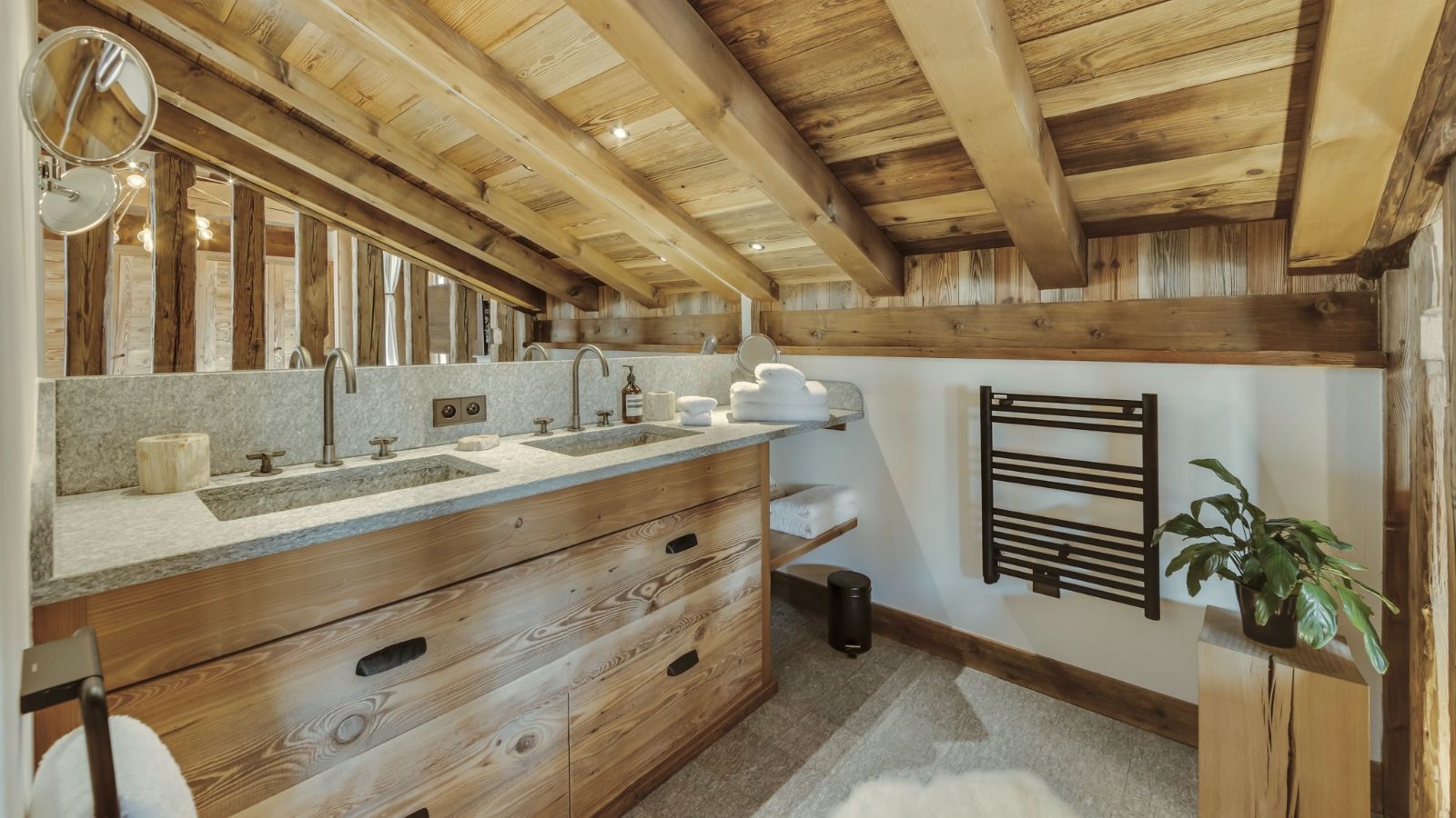 Luxury-ski-chalet-Cala Slopeside -oxford-ski bathroom (2).jpg