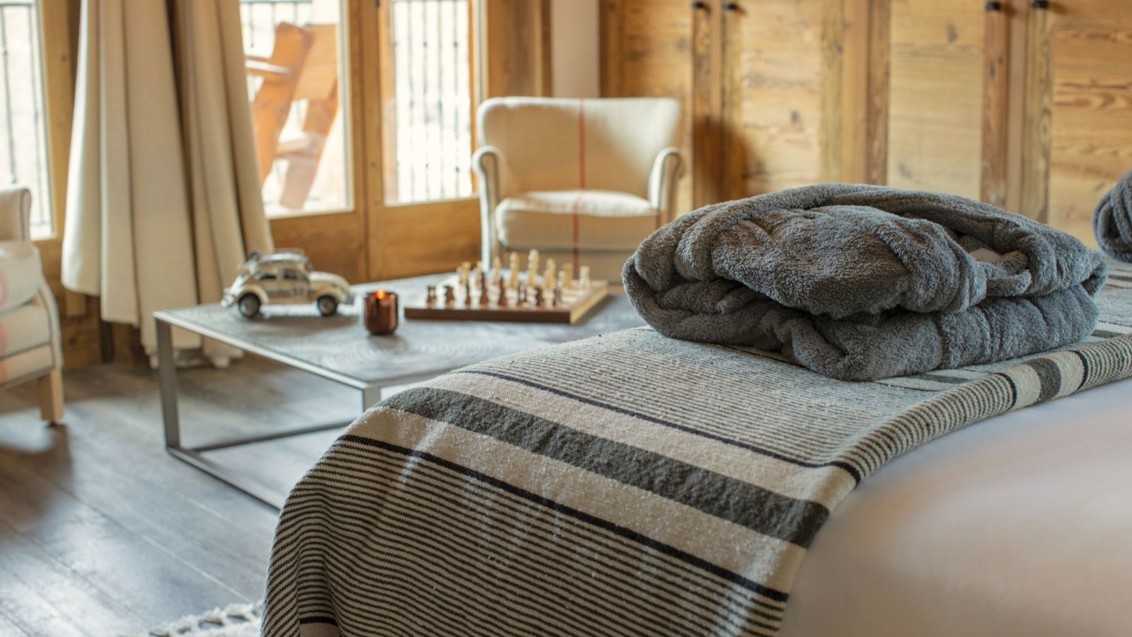 Luxury-ski-chalet-Cala Slopeside -oxford-ski bedroom (6).jpg