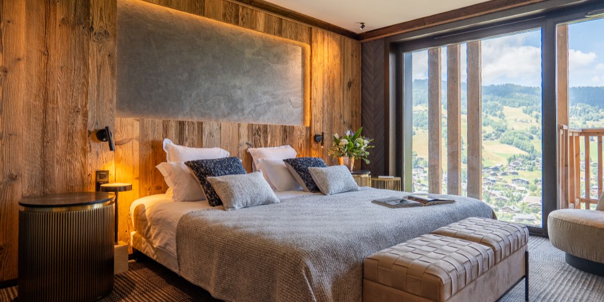 Luxury-Ski-Chalet-Megeve-Le-Penthouse-Alpin-Oxford-Ski-Bedroom (8).jpg
