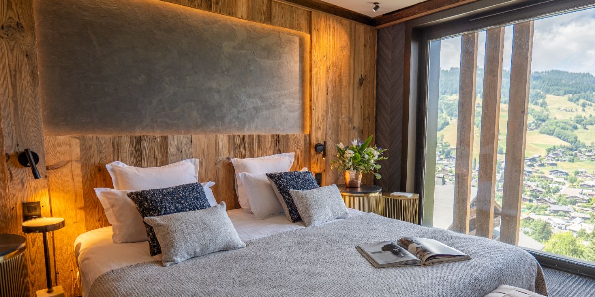 Luxury-Ski-Chalet-Megeve-Le-Penthouse-Alpin-Oxford-Ski-Bedroom (10).jpg
