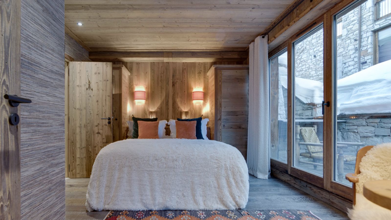 Luxury-ski-chalet- Cala Sagewood -oxford-ski  Bedroom (2).jpg