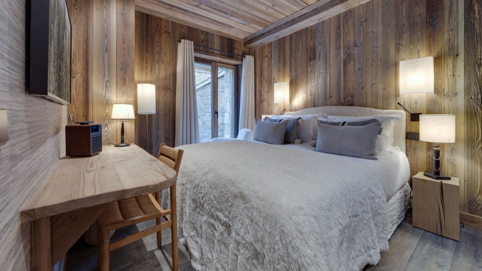 Luxury-ski-chalet- Cala Sagewood -oxford-ski  Bedroom.jpg