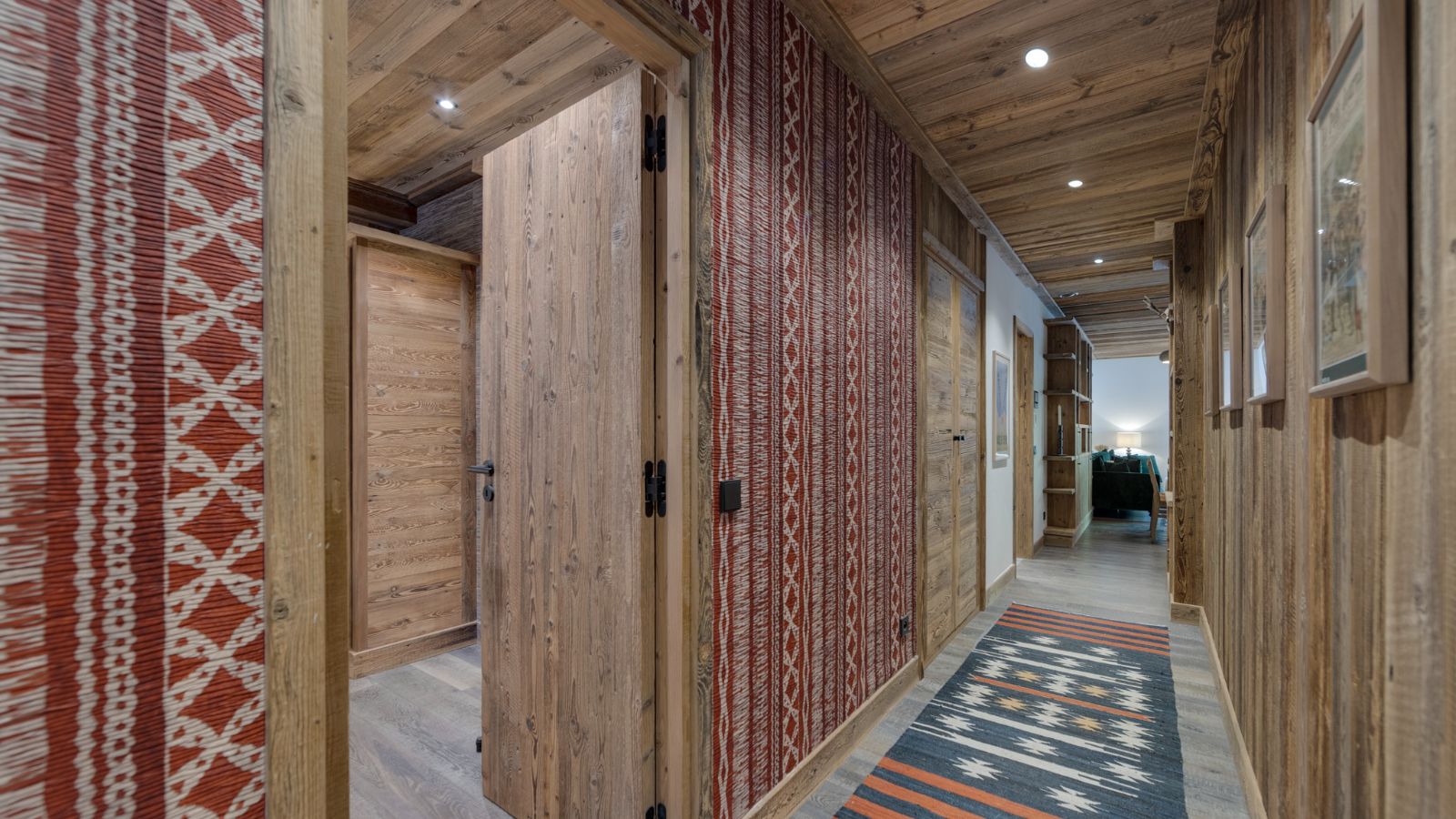 Luxury-ski-chalet- Cala Sagewood -oxford-ski hall.jpg