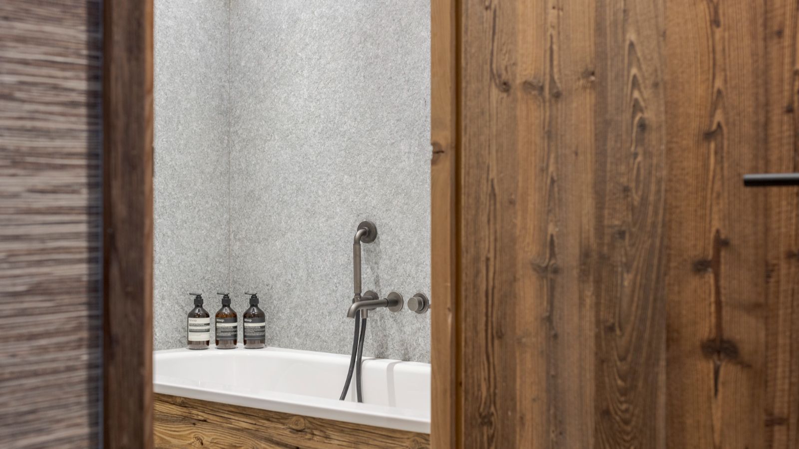 Luxury-ski-chalet- Cala Sagewood -oxford-ski  Bathroom (2).jpg