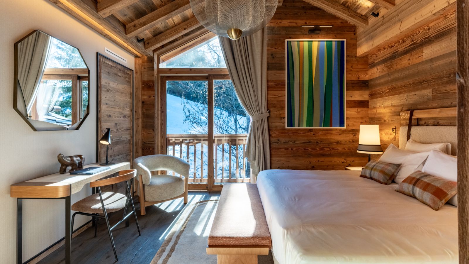 Luxury-Ski-Chalet-Meribel-Chalet-Alice-Oxford-Ski-Bedroom (14).jpg