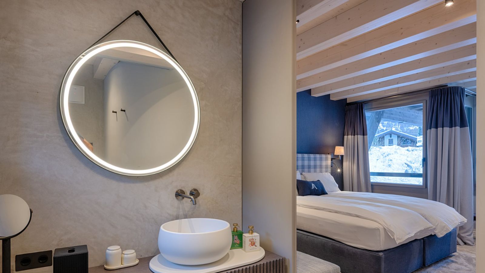 Luxury-ski-chalet-Horu Lodge -name-oxford-ski  Bedroom.jpg