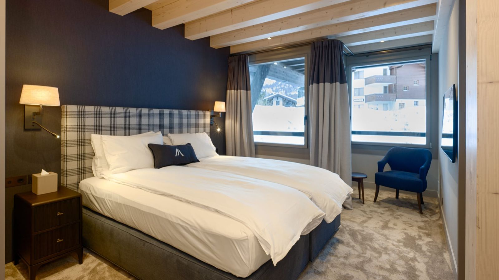 Luxury-ski-chalet-Horu Lodge -name-oxford-ski bedroom.jpg