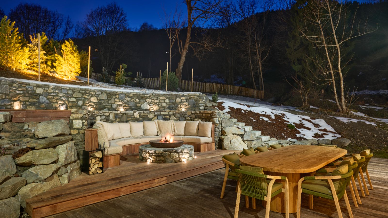Luxury-ski- Chalet M- oxford-ski  outside dining.jpg