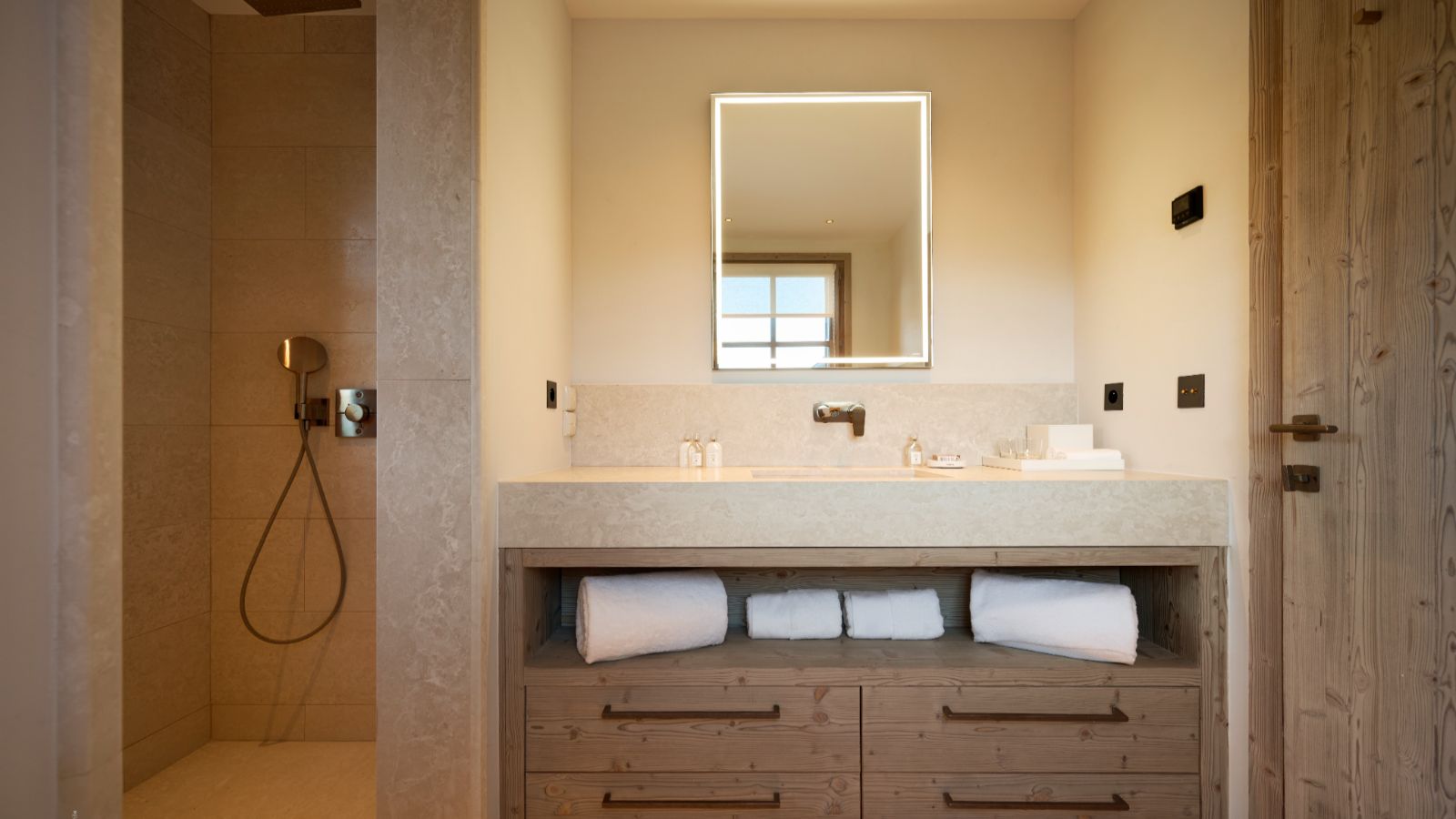 Luxury-ski- Chalet M- oxford-ski Bathroom.jpg