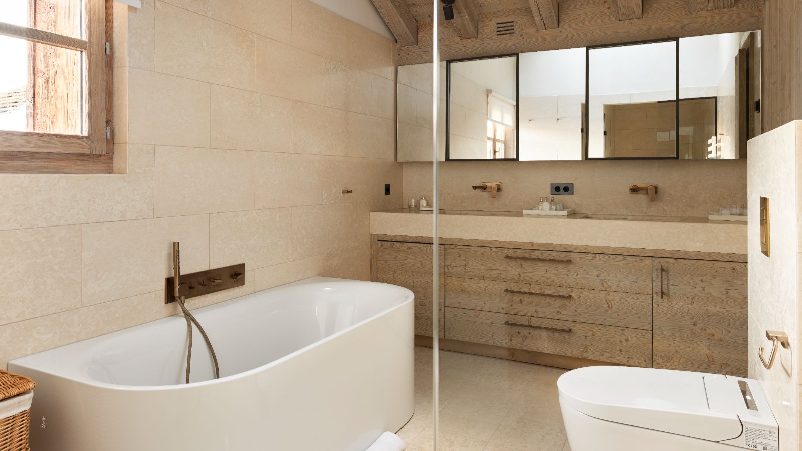 Luxury-ski- Chalet M- oxford-ski  Bathroom.jpg