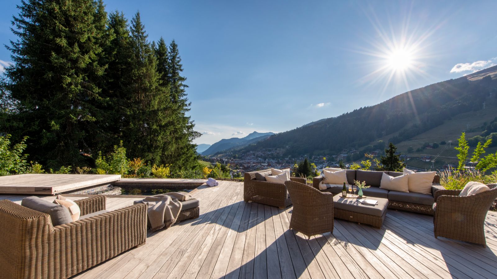 Luxury-ski-chalet-Avalon -name-oxford-ski  Outside deck (2).jpg