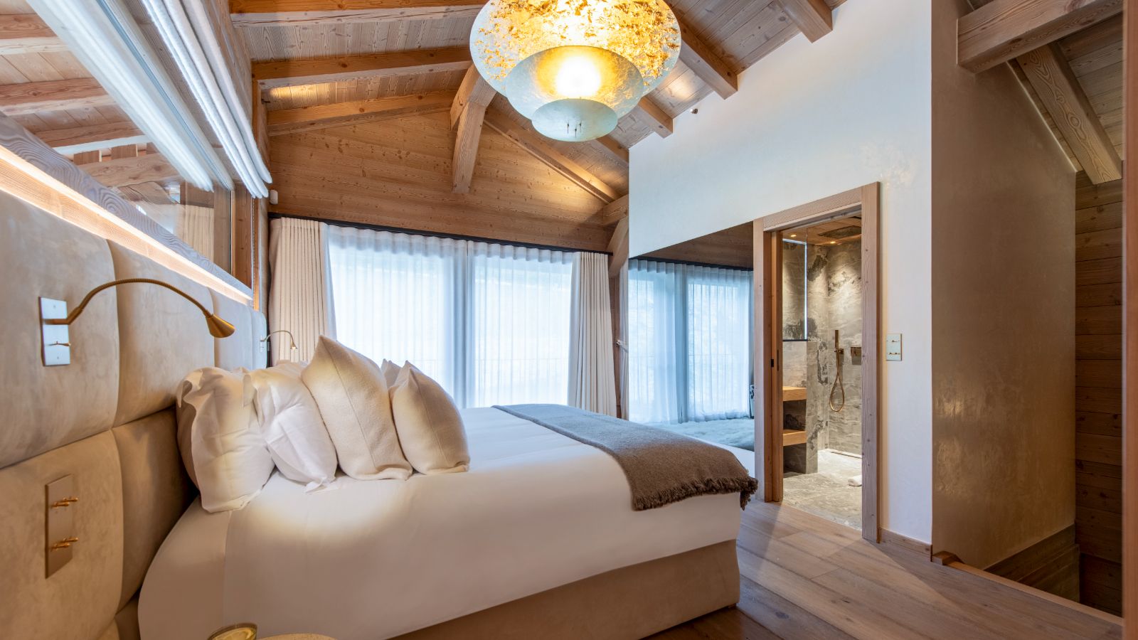 Luxury-ski-chalet-Avalon -name-oxford-ski Double bedroom.jpg