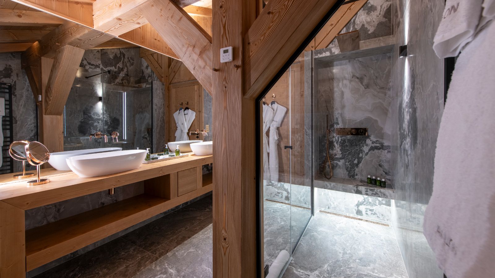 Luxury-ski-chalet-Avalon -name-oxford-ski  Bathroom (3).jpg