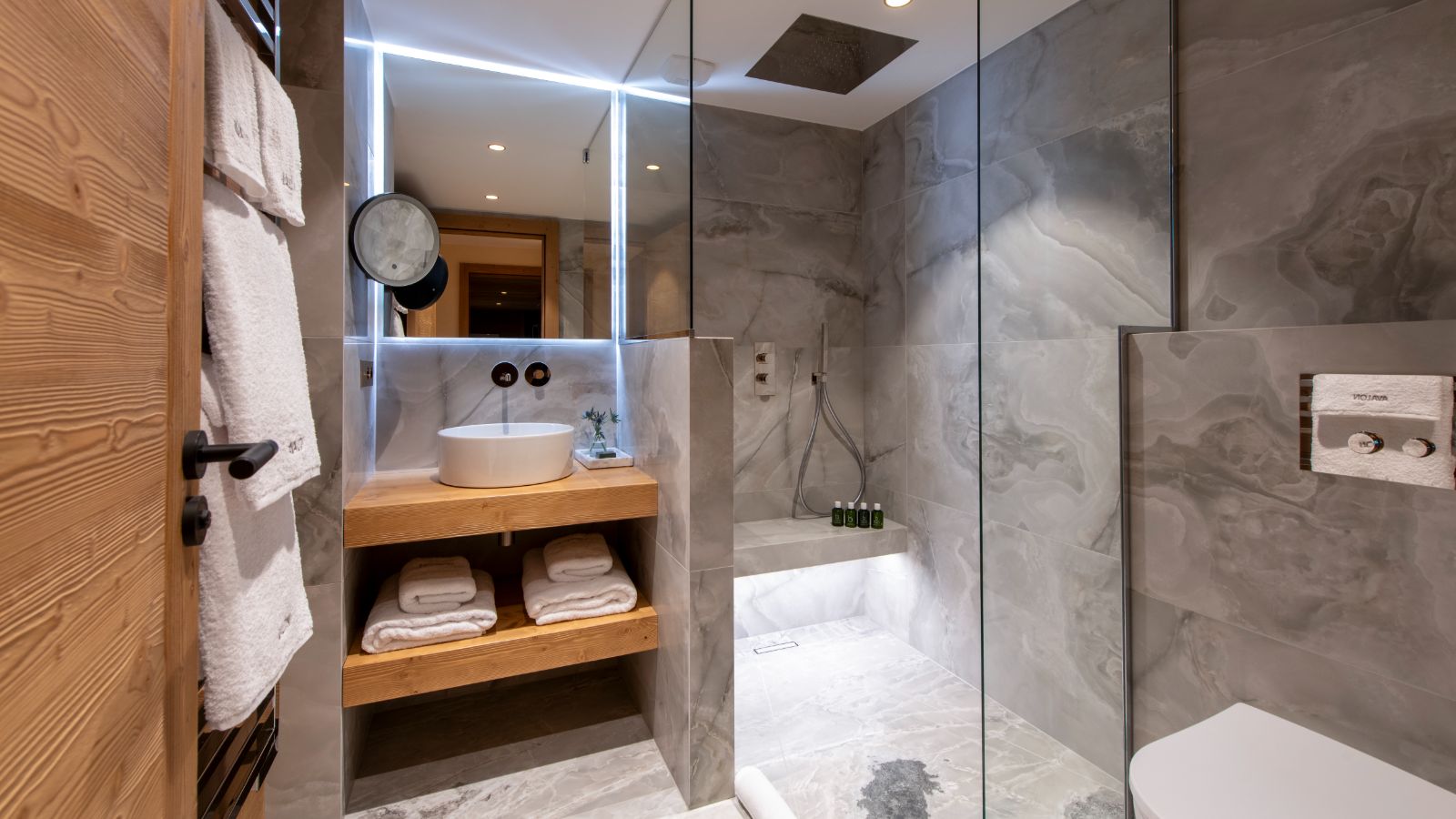 Luxury-ski-chalet-Avalon -name-oxford-ski  Bathroom (6).jpg