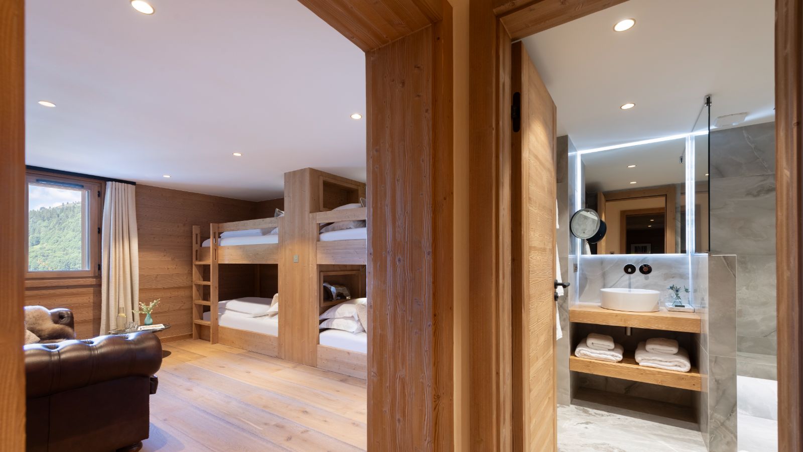 Luxury-ski-chalet-Avalon -name-oxford-ski  Bunk room (2).jpg