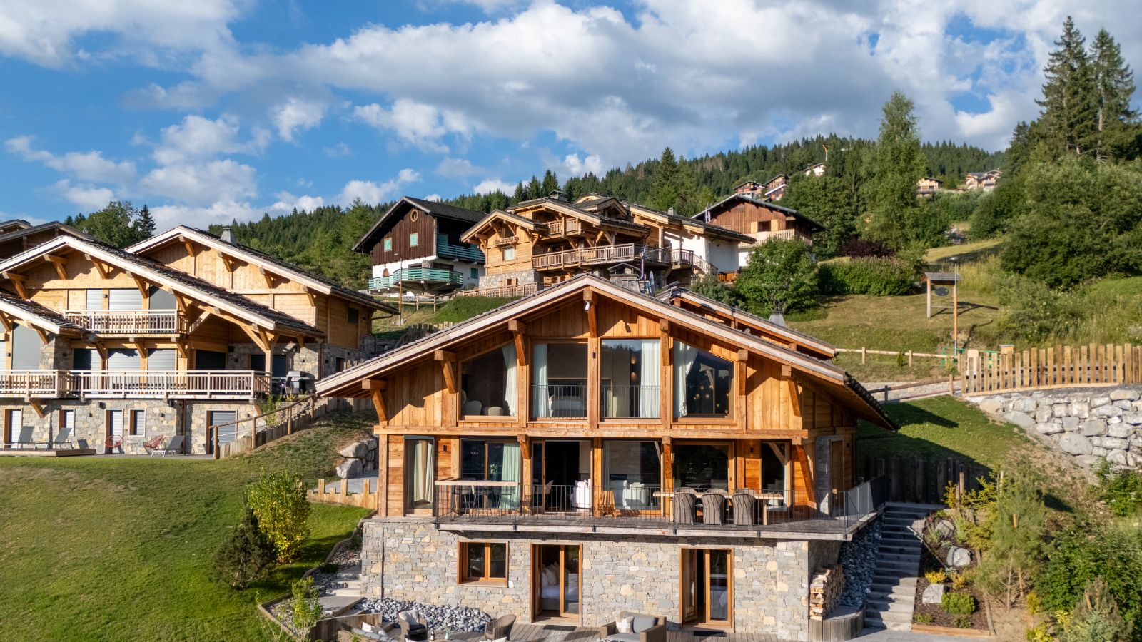 Luxury-ski-chalet-Avalon -name-oxford-ski  Chalet Outside.jpg