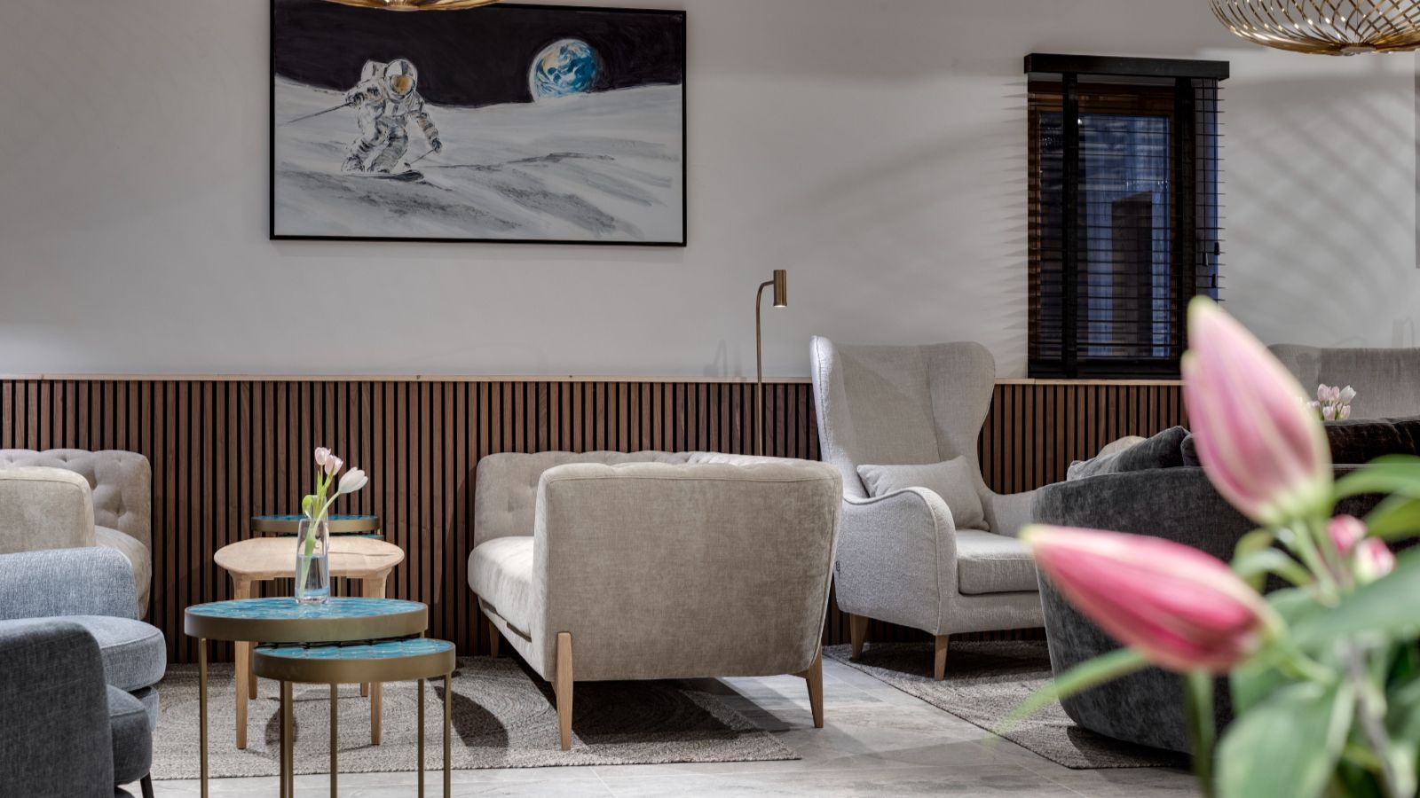 Luxury -ski -Graciosa l-name-oxford-ski Seating area.jpg