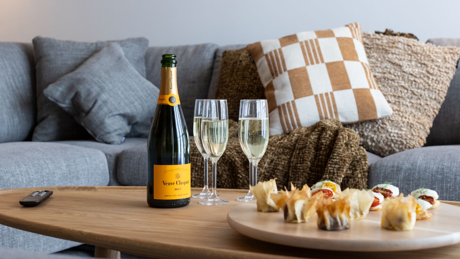 Luxury -ski -Graciosa l-name-oxford-ski Seating.jpg