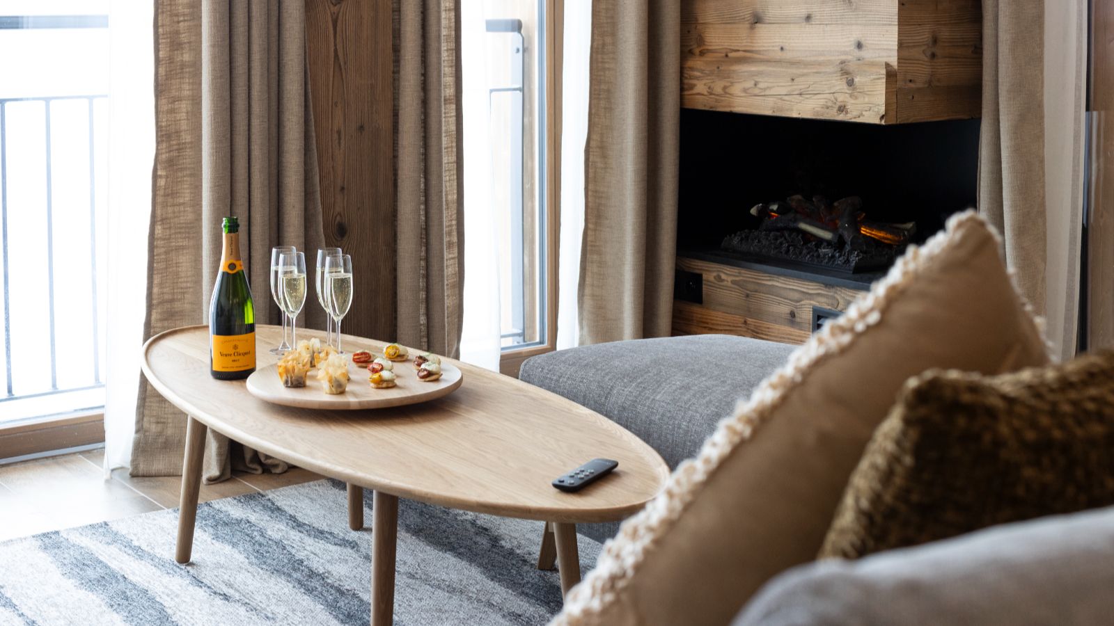 Luxury -ski -Graciosa l-name-oxford-ski arrival n room.jpg