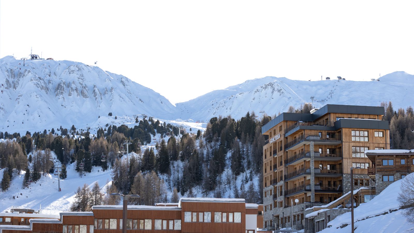 Luxury -ski -Graciosa l-name-oxford-ski Building.jpg