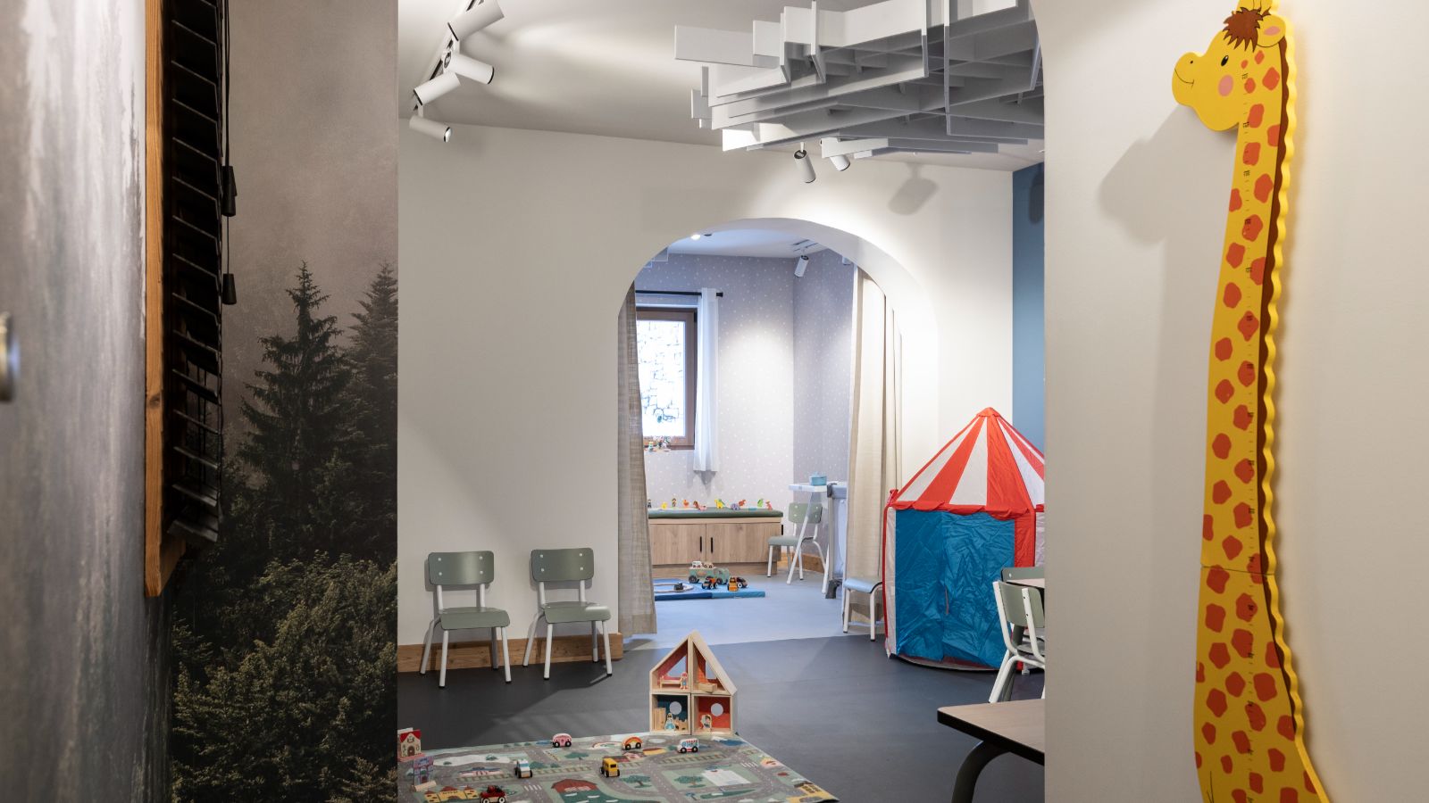 Luxury -ski -Graciosa l-name-oxford-ski Kids area (3).jpg