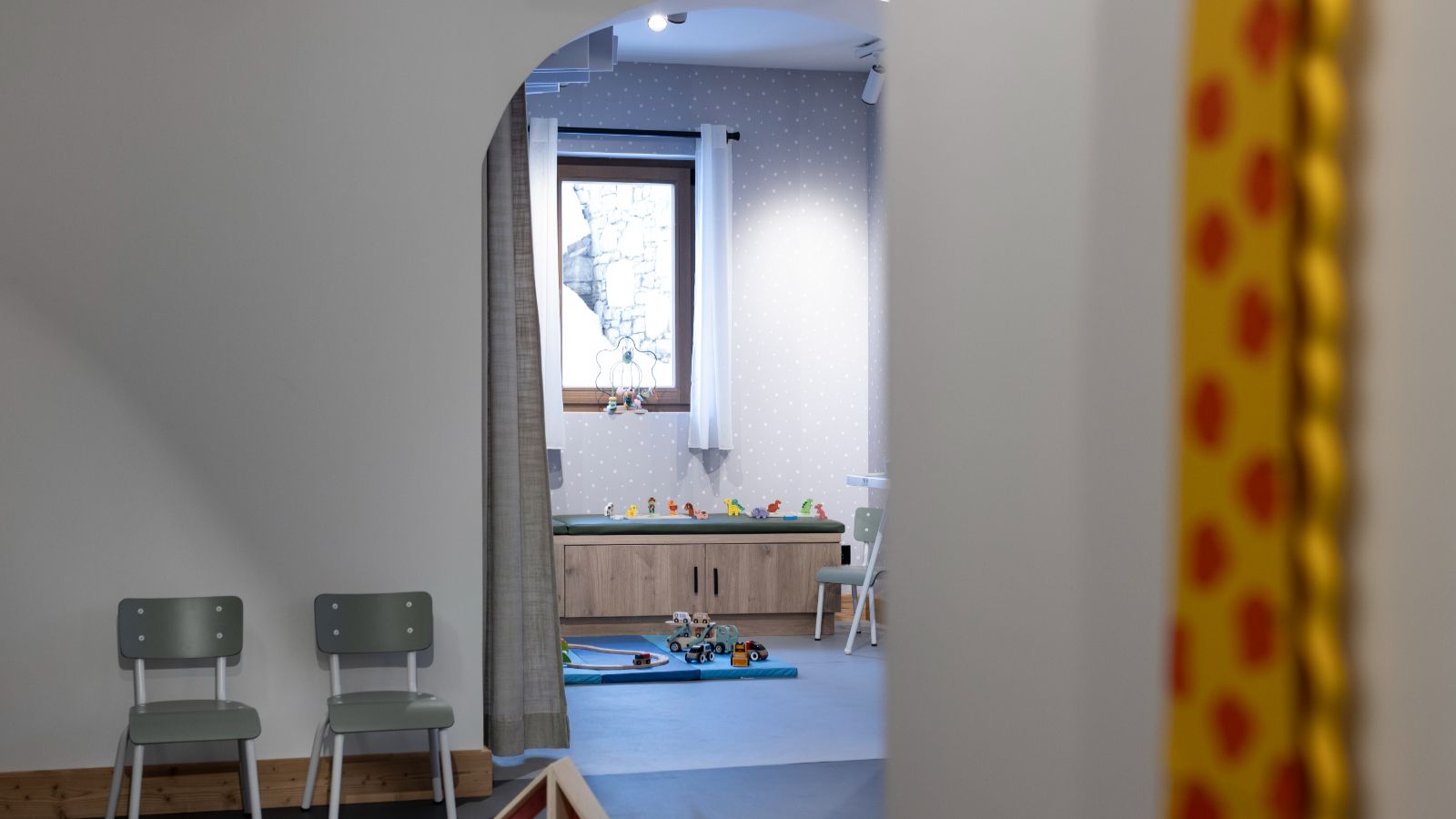 Luxury -ski -Graciosa l-name-oxford-ski Kids area (4).jpg