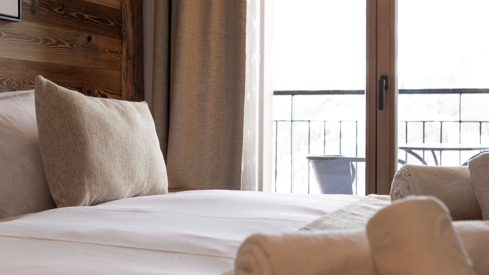 Luxury-ski-Apartments-Mio,Paradiso,Annapurna & Matterhorn Bedroom.jpg