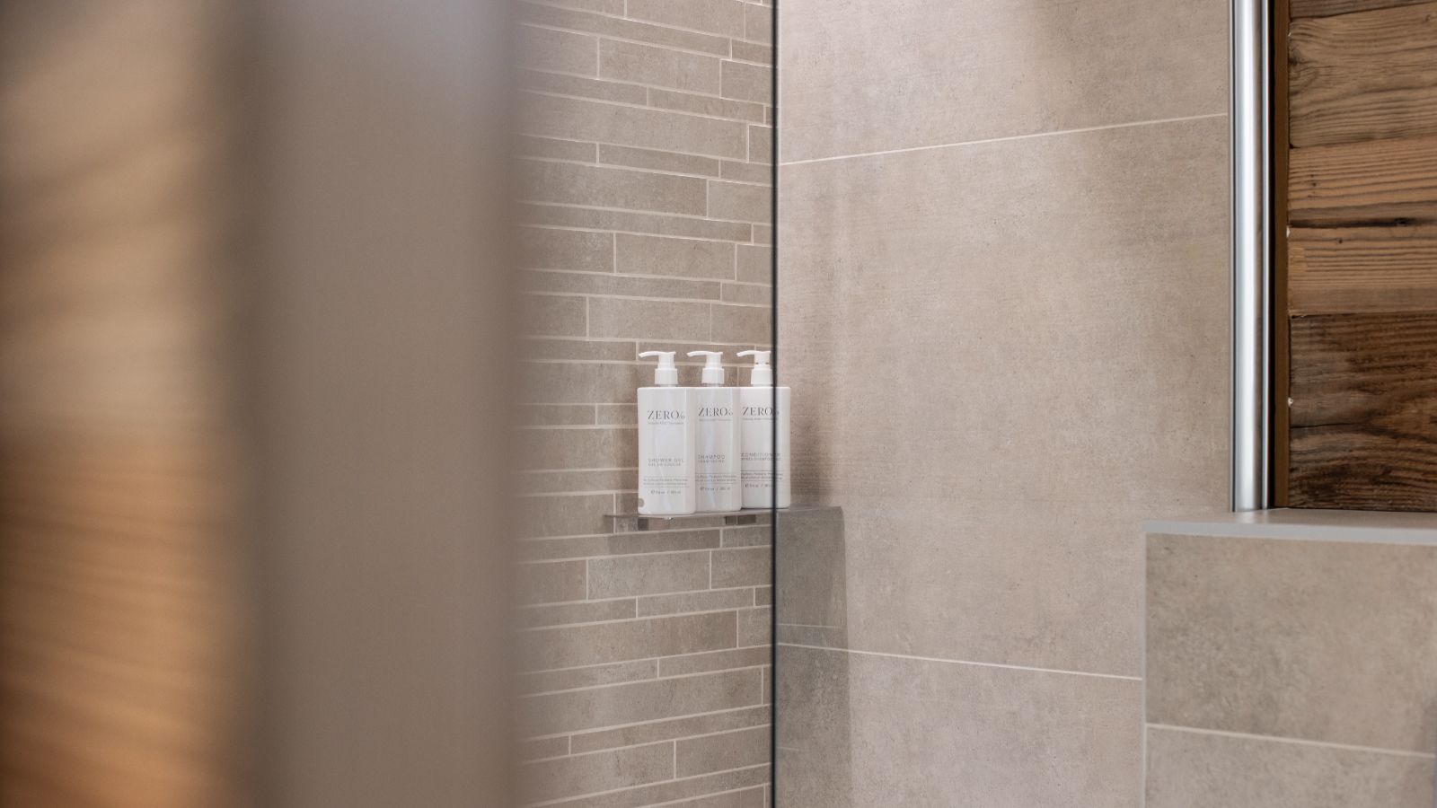 Luxury-ski-Apartments-Mio,Paradiso,Annapurna & Matterhorn - Bathroom.jpg